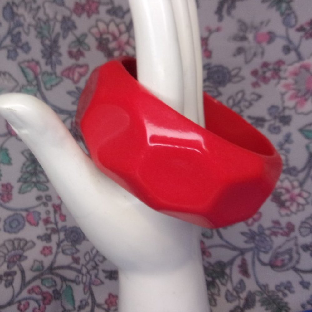 Vintage Chunky Red Plastic Bangle Bracelet